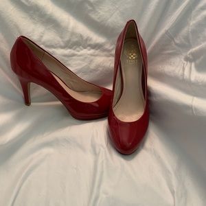 Vince Camuto round toe 3 in heel, platform .5 front, size 9m